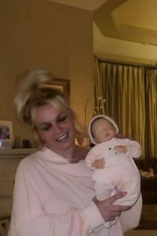 0_Britney-Spears-dismisses-growing-up-as-she-claims-to-have-a-baby.jpg