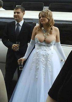 401bf72e70b65d3e92696b0f5b30f967--wedding-dress-fails-wedding-gowns.jpg