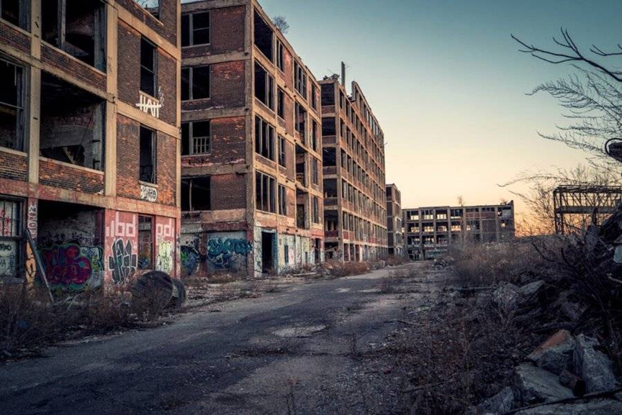 Abandoned-Pakcard-Plant-Detroit-38.jpeg