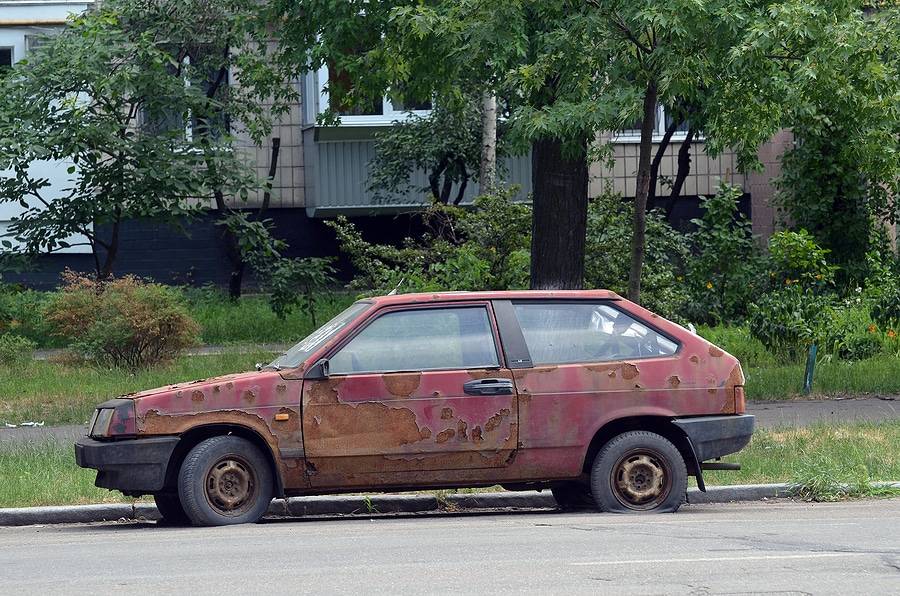 bigstock-Abandoned-car-in-the-city-Mod-310010737.jpg