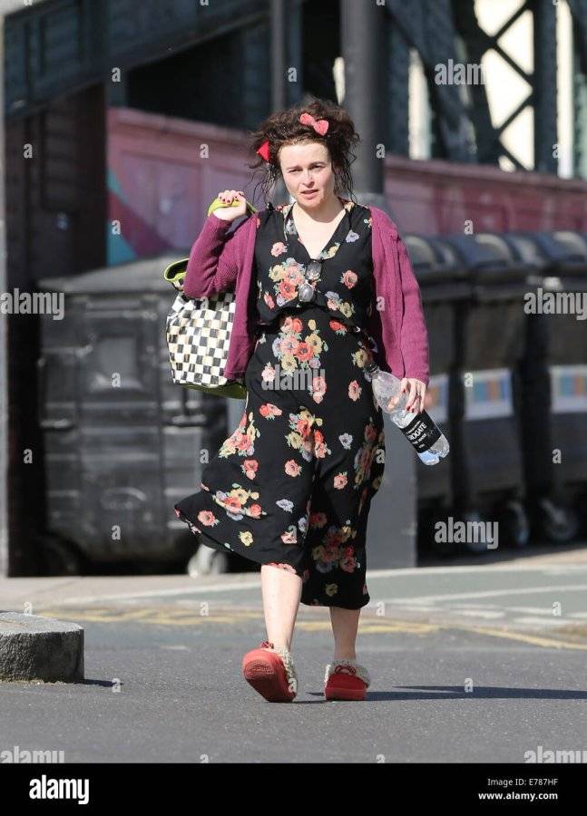 helena-bonham-carter-wearing-no-make-up-while-out-and-about-on-a-sunny-E787HF.jpg