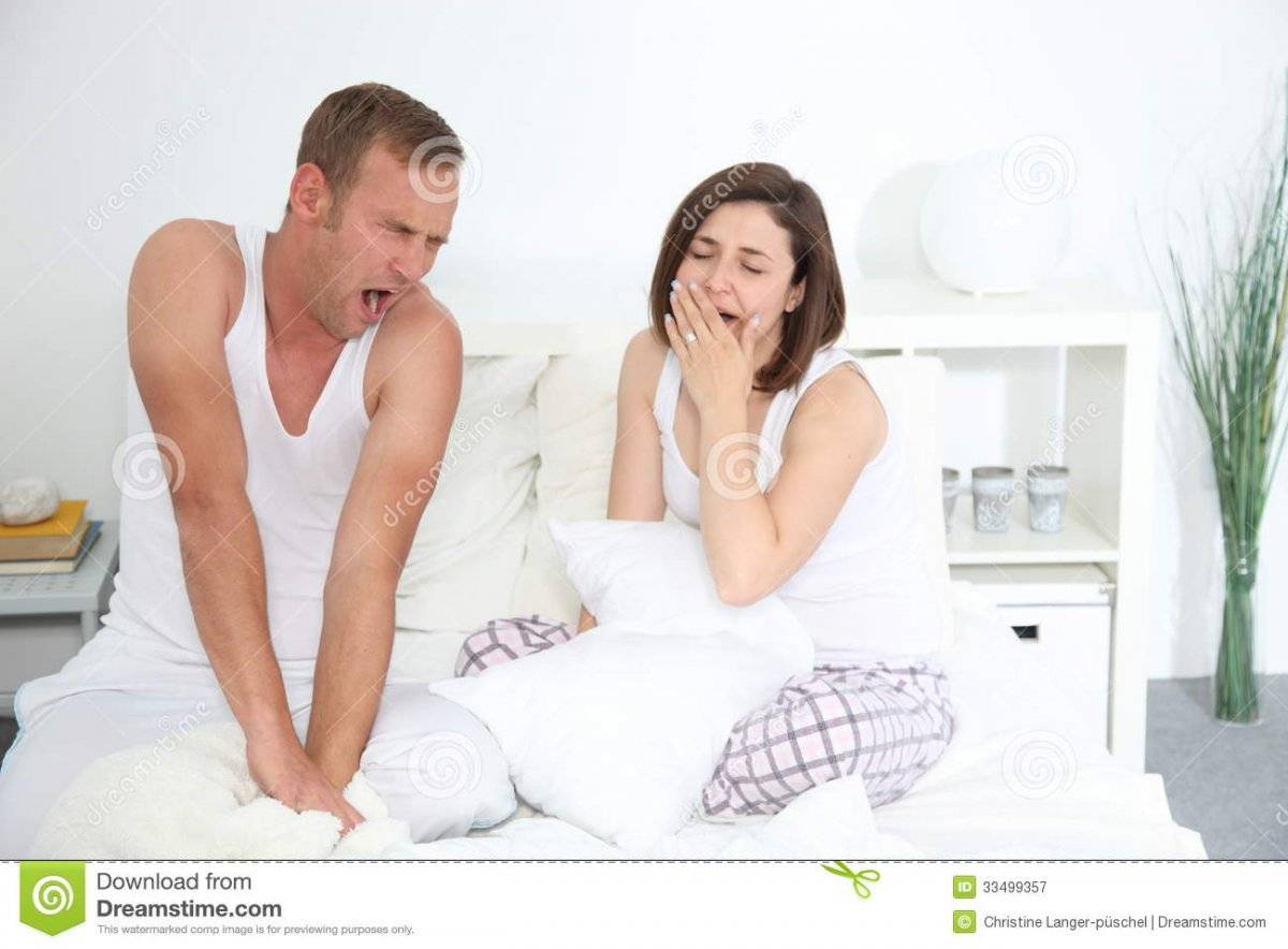 middle-aged-caucasian-sleepy-couple-yawning-bed-sitting-bedroom-33499357.jpg