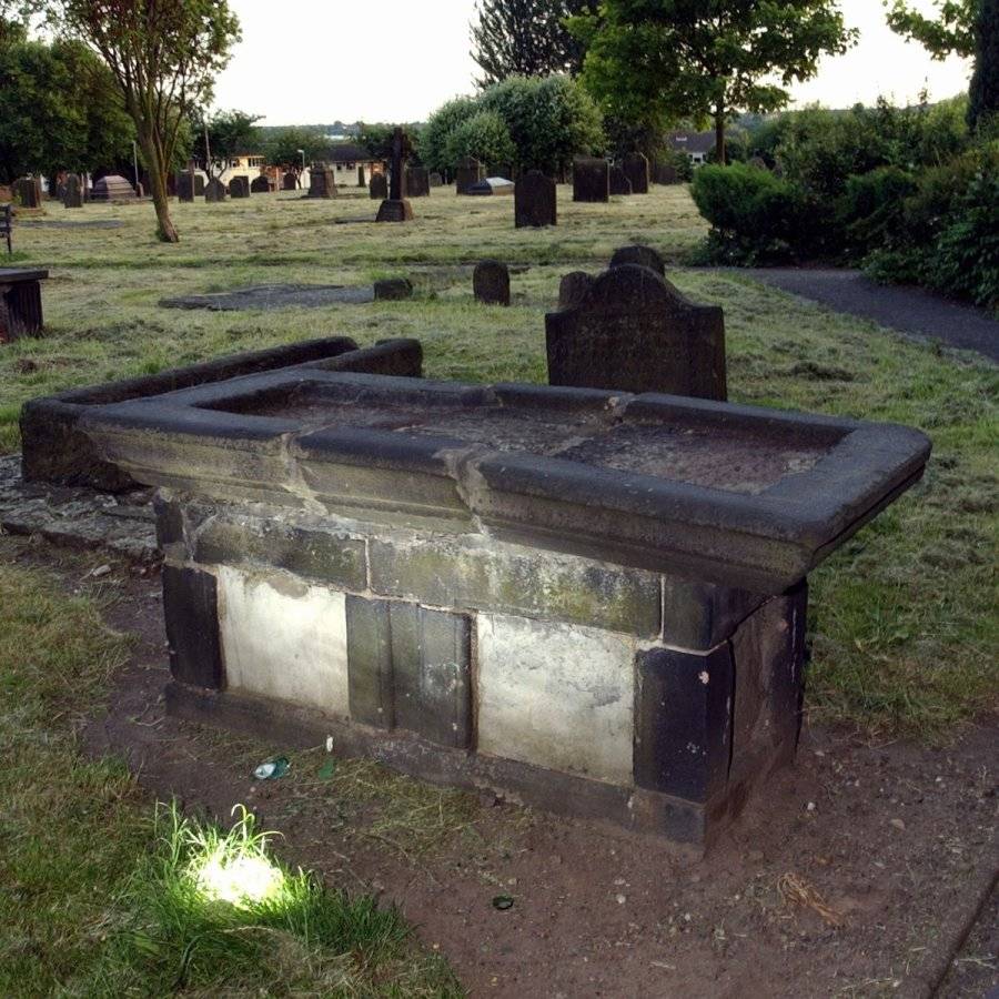MollyLeighGrave2.jpg