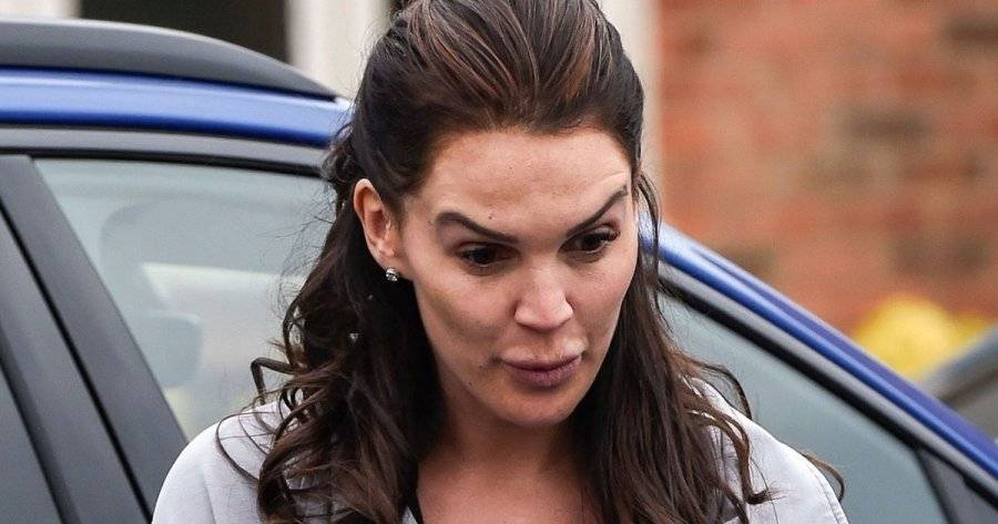 PAY-EXCLUSIVE-WEB-MUST-CALL-FOR-PRICING-Former-CBB-Star-Danielle-Lloyd-fills-up-petrol-in-ANOT...jpg