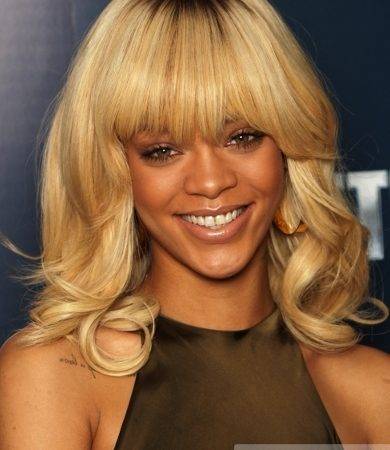 rihanna_gets_long_bangs_hairstyle_becomegorgeous-390x450.jpg
