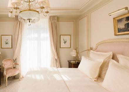 ritz-paris-hotel-chambre-superieure_0.jpg