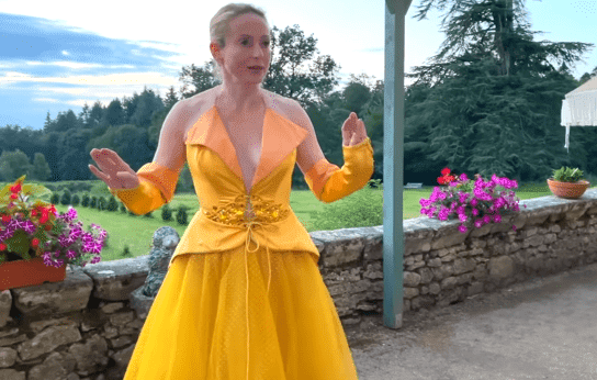 SJ bad yellow gown.png